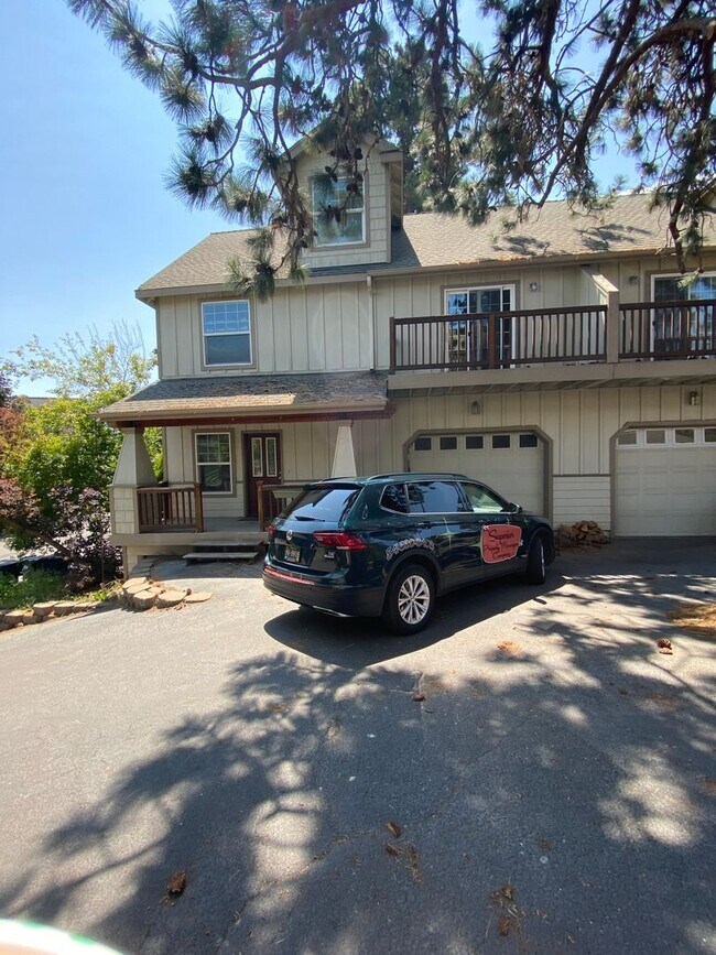 Building Photo - 1743 NE Lotus Dr