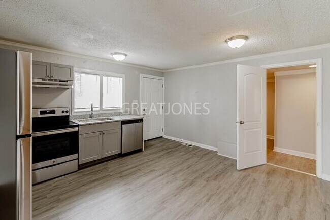 Building Photo - 310 Brown Pl