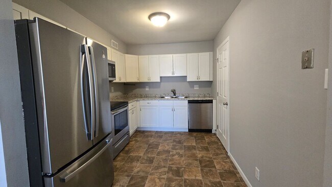 Building Photo - 103 Chaucer Rd