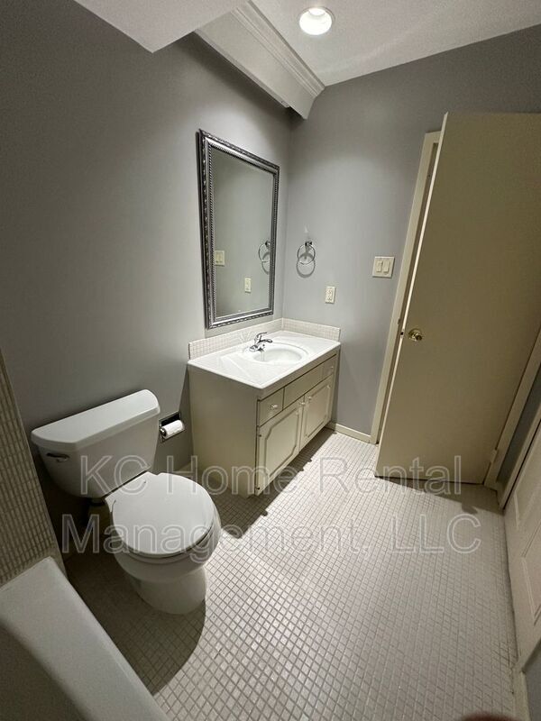 Building Photo - 5197 W 75th St