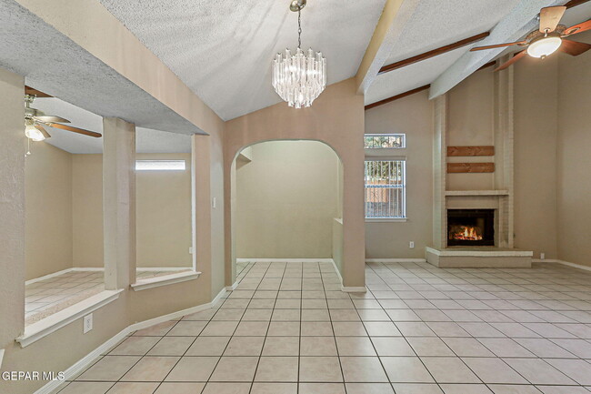 Building Photo - 11781 Jennifer Dr