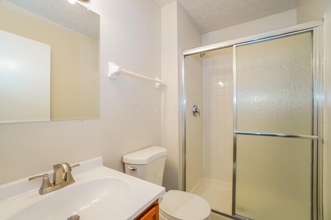 Building Photo - 1852 Meadowlawn Dr