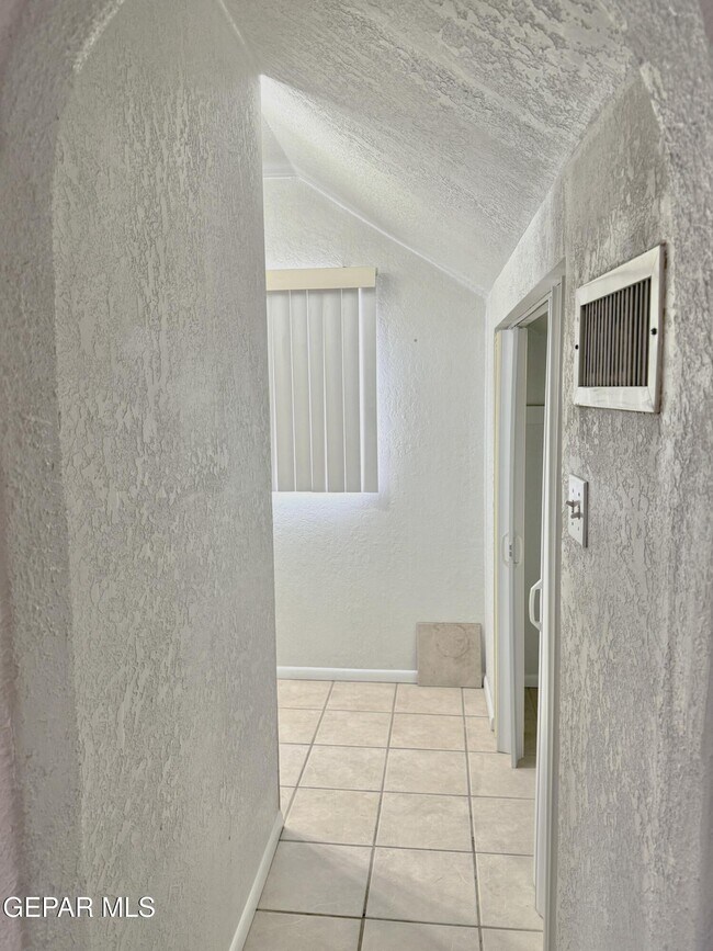 Building Photo - 611 New York Ave