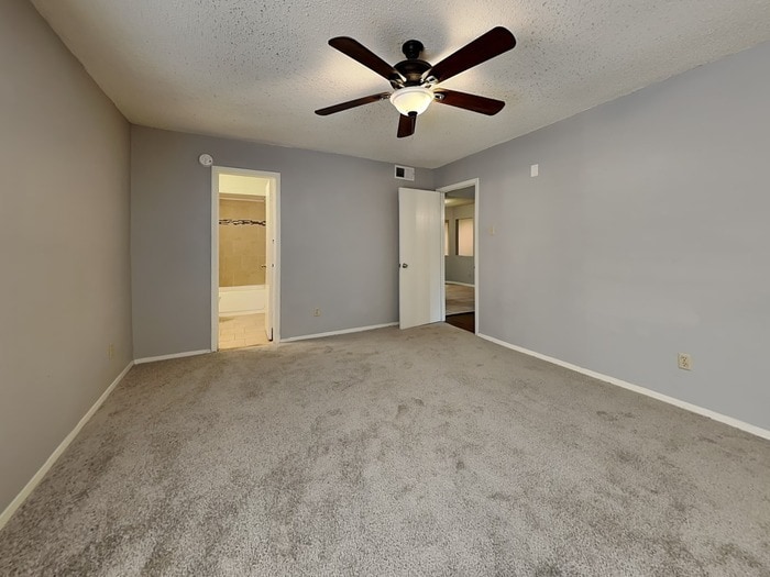 Building Photo - 1810 Hemlock Dr