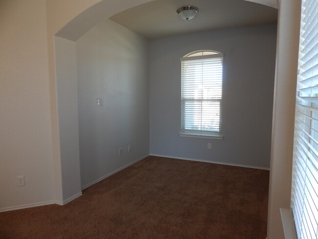Building Photo - 1310 Stonewall Ridge