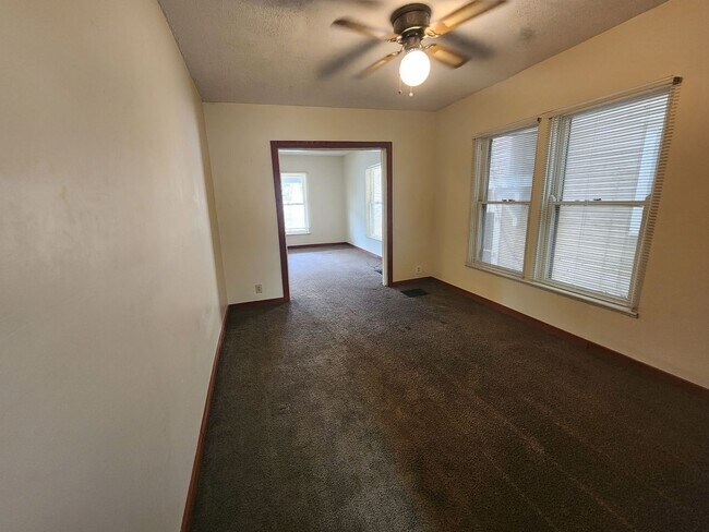 Building Photo - E Fairview, 205-207