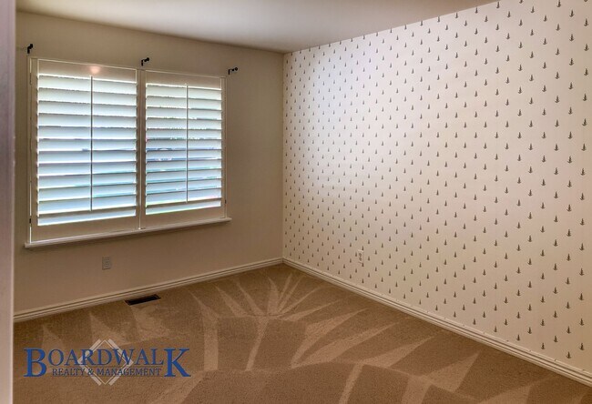 Building Photo - Modern Living Meets Mountain Lifestyle in Sandy