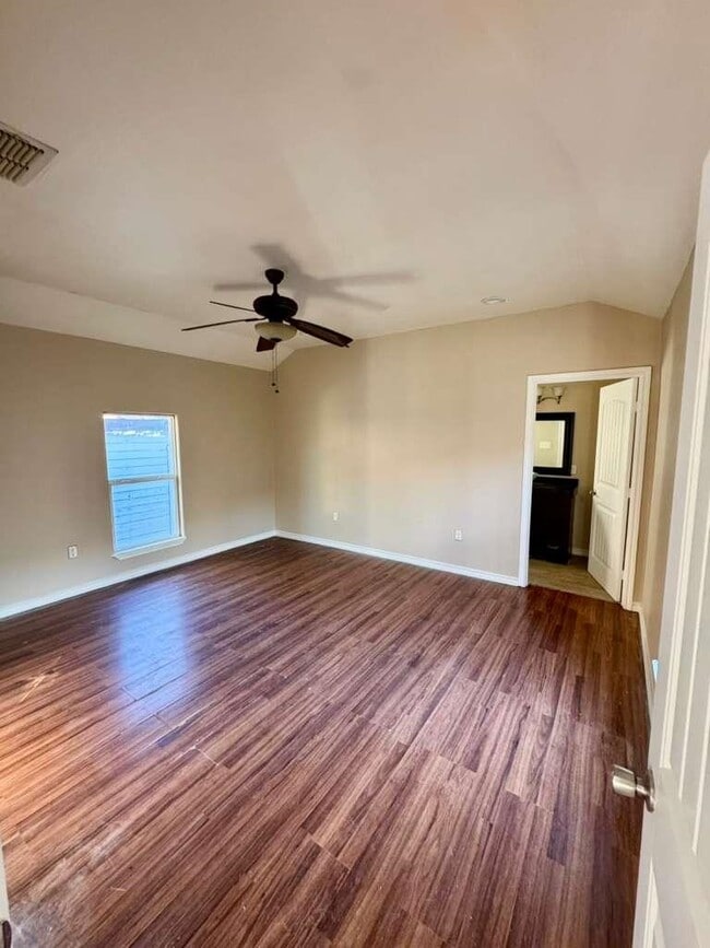 Building Photo - 915 Rosario St