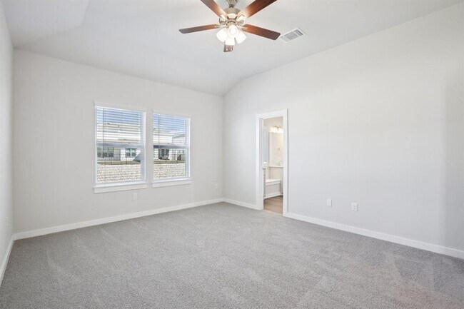 Building Photo - 2332 Delano Dr