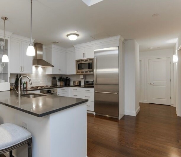 Building Photo - 10 Byron Pl