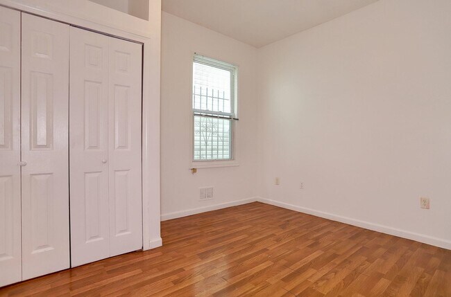 Building Photo - 221 Claremont Ave