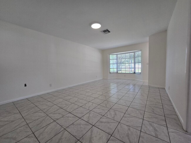 Building Photo - 800 Ibis Way