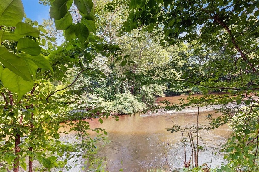 Building Photo - 37 Shady Creek Rd