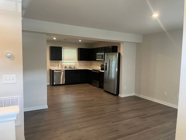 Building Photo - 3BR/2.5BA Townhouse in Hampton Townes