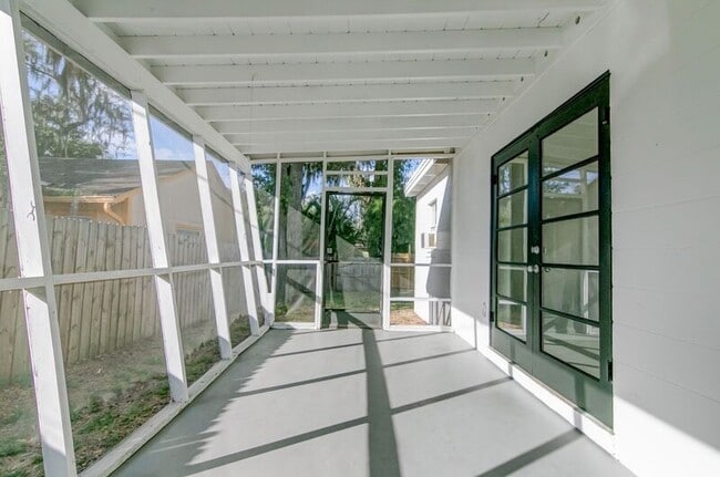 Building Photo - 1239 Virginia Dr