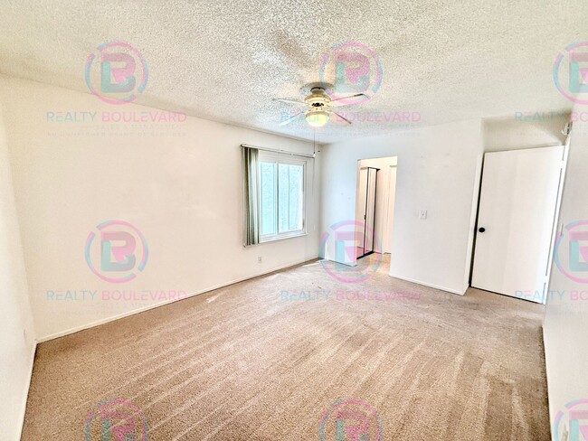 Building Photo - 1 Month free!! This stunning two-bedroom, two-bathroom townhouse with Loft Area