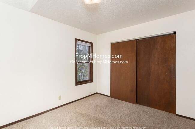 Building Photo - 1102 SE Umatilla St