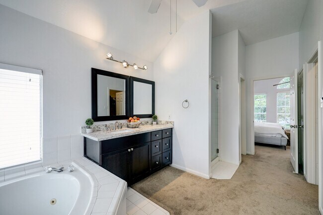 Building Photo - 13710 Wheatbridge Dr
