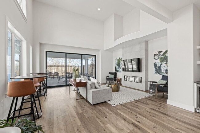 Building Photo - 4919 Kenora Dr