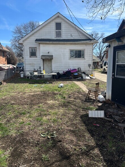 Building Photo - 2345 Iowa St