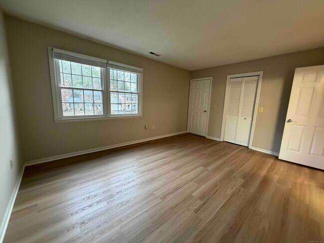 Building Photo - 6 Tunxis Village