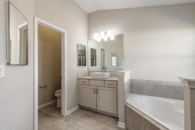 Building Photo - 68 Auberry Dr