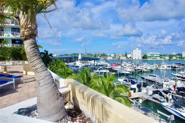 Building Photo - 7601 E Treasure Dr