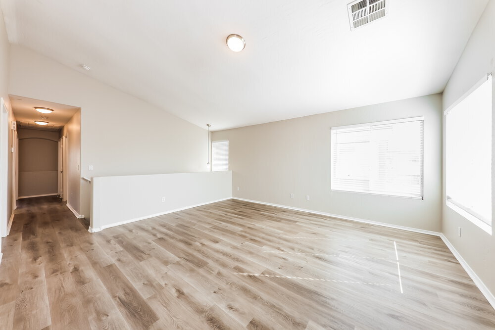 Building Photo - 14837 W Columbine Dr