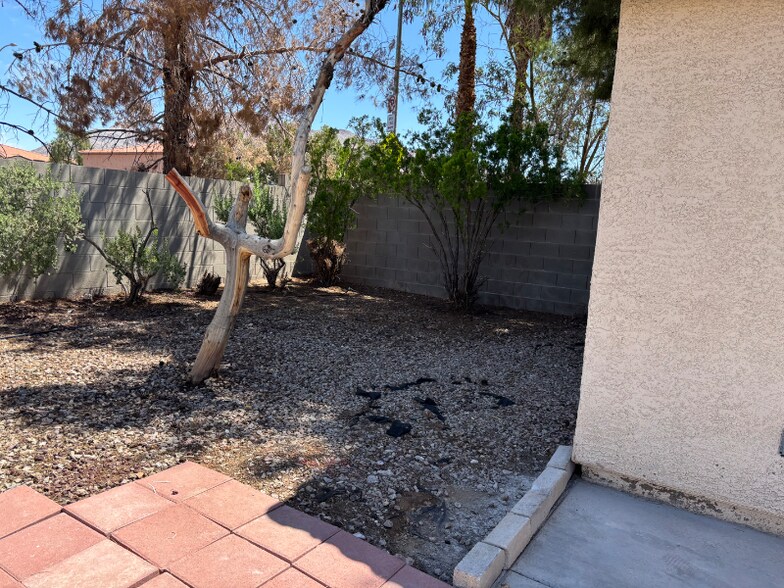 Building Photo - 5212 Del Rey Ave