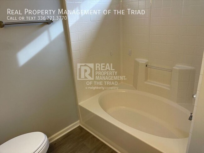 Building Photo - 4600 Prestbury Dr
