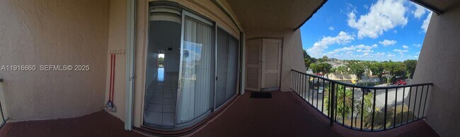 Building Photo - 13707 Kendale Lakes Cir