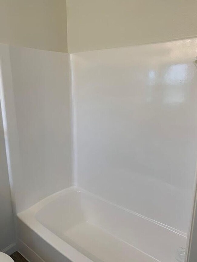 Building Photo - A beautiful Del Mar model for lease in Leisure Village