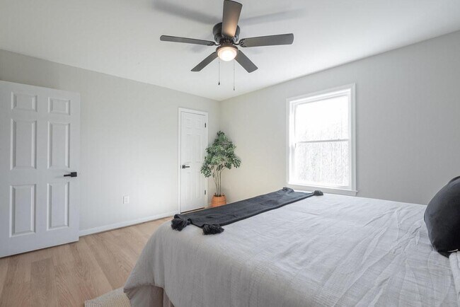 Building Photo - 2241 Mountain View Rd