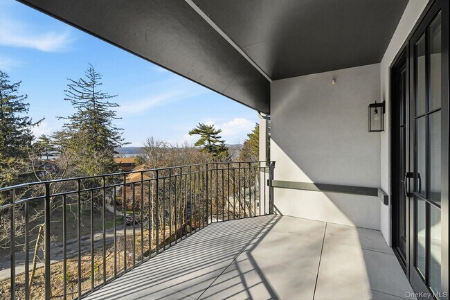 Building Photo - 34 Clinton Ave