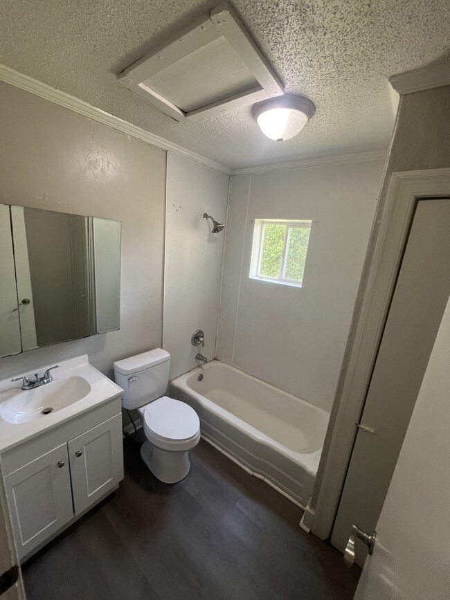 Building Photo - 505 Singletary St SE