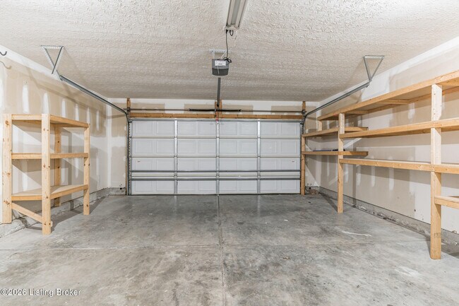 Building Photo - 7121 Blue Stream Ct