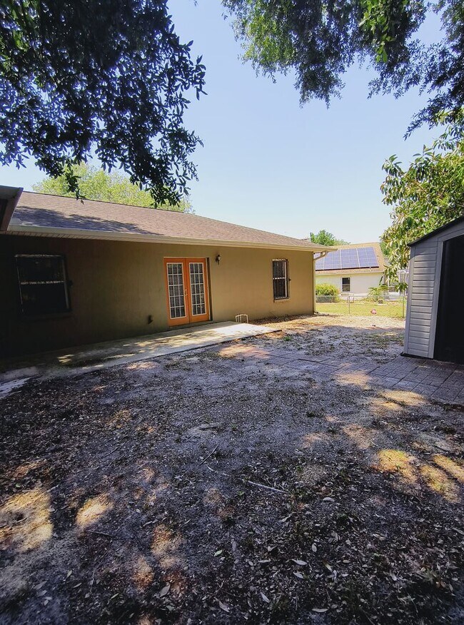 Building Photo - Beautiful 3 Bedroom 2 Bathroom Bungalow in...