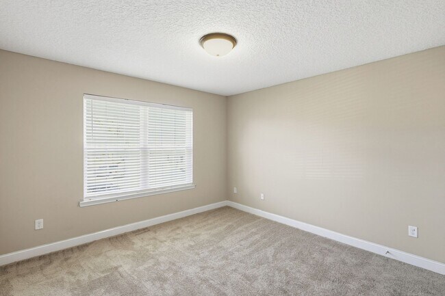 Building Photo - 3 Bedroom Griffin Park Home on Quiet Cul-de-Sac