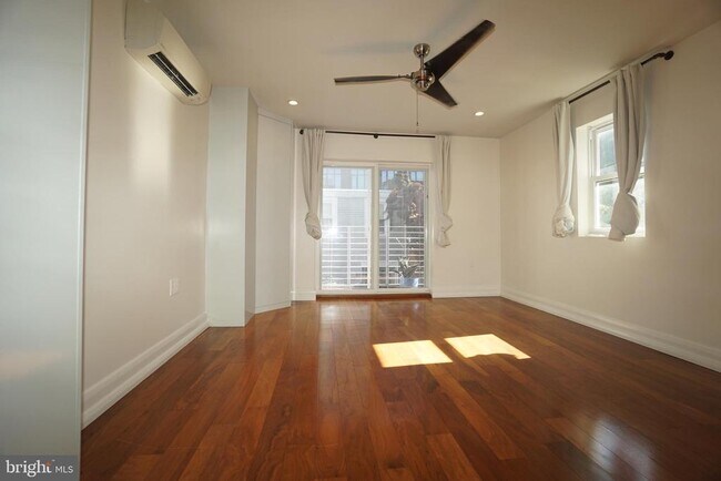 Building Photo - 1707 N Howard St