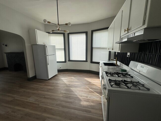 Building Photo - 2429-2431 S 34th St