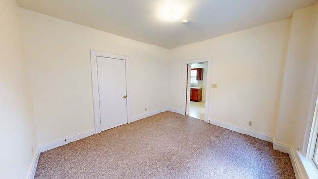 Building Photo - SPACIOUS Single Family House AVAILABLE Fal...