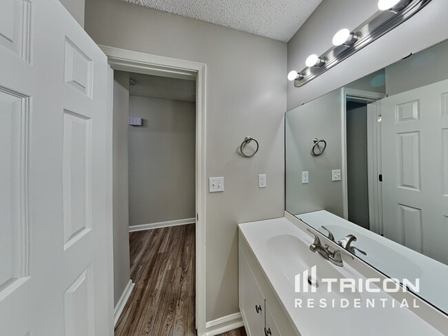 Building Photo - 2977 Champion Ln SW