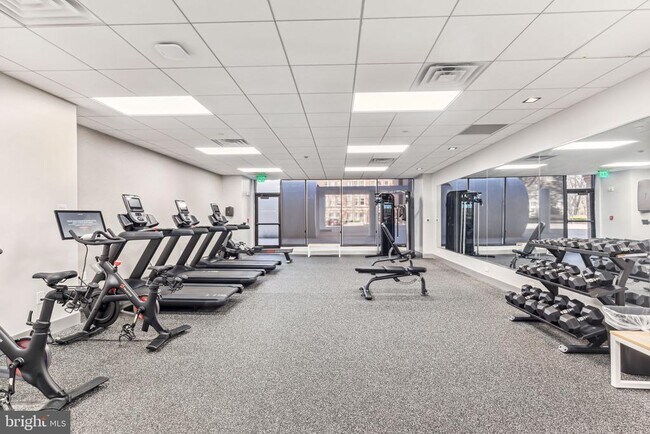 Building Photo - 241 S 6th St