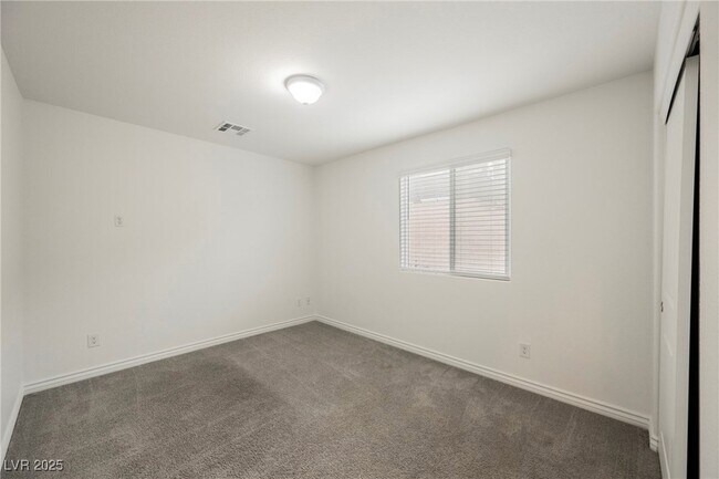 Building Photo - 376 Yellow Finch Ln