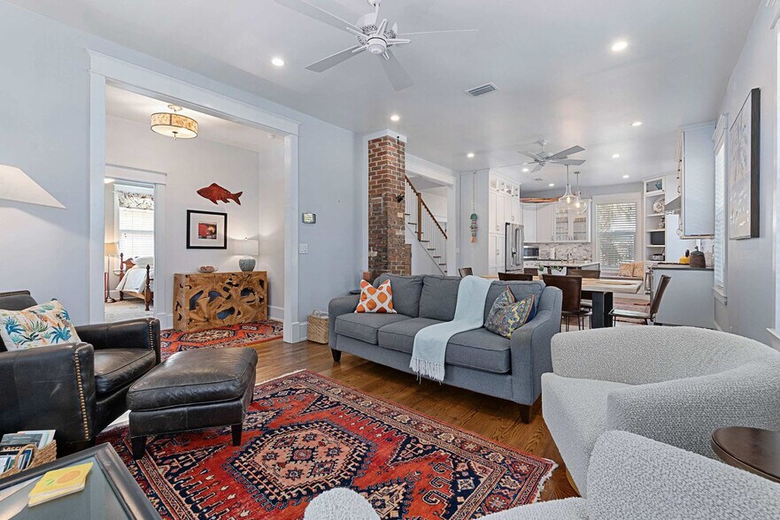 Primary Photo - 146 Blanco St