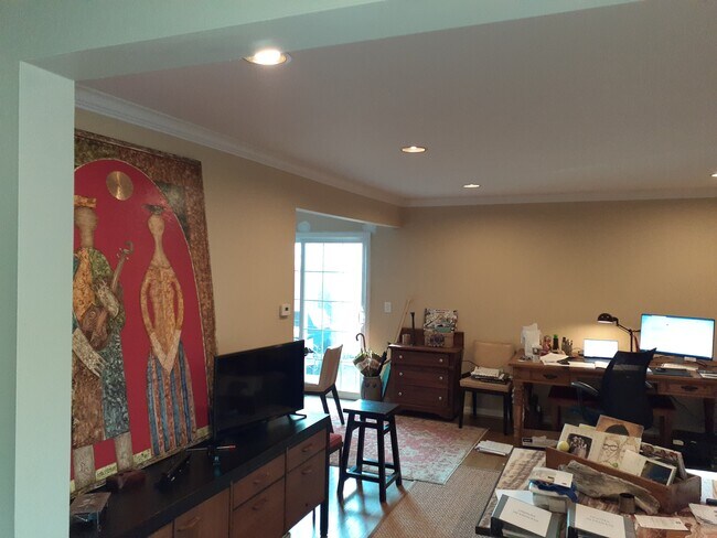 Building Photo - 1707 Colonial Ln