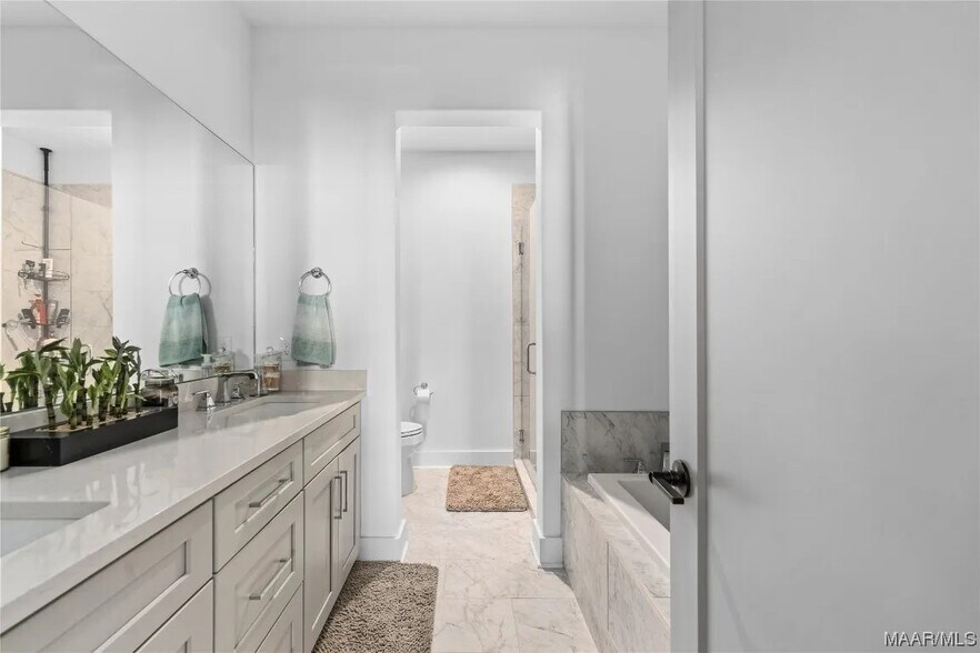 Building Photo - 4648 Broadwick St