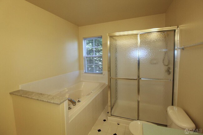 Building Photo - 27 Pin Oak Dr
