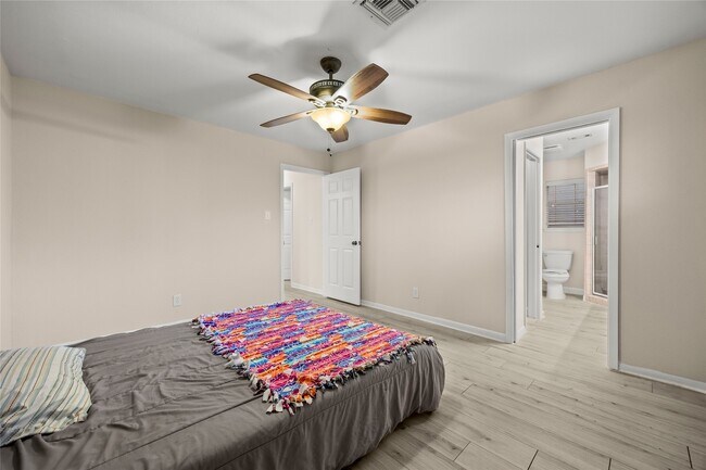 Building Photo - 1607 Buescher Dr