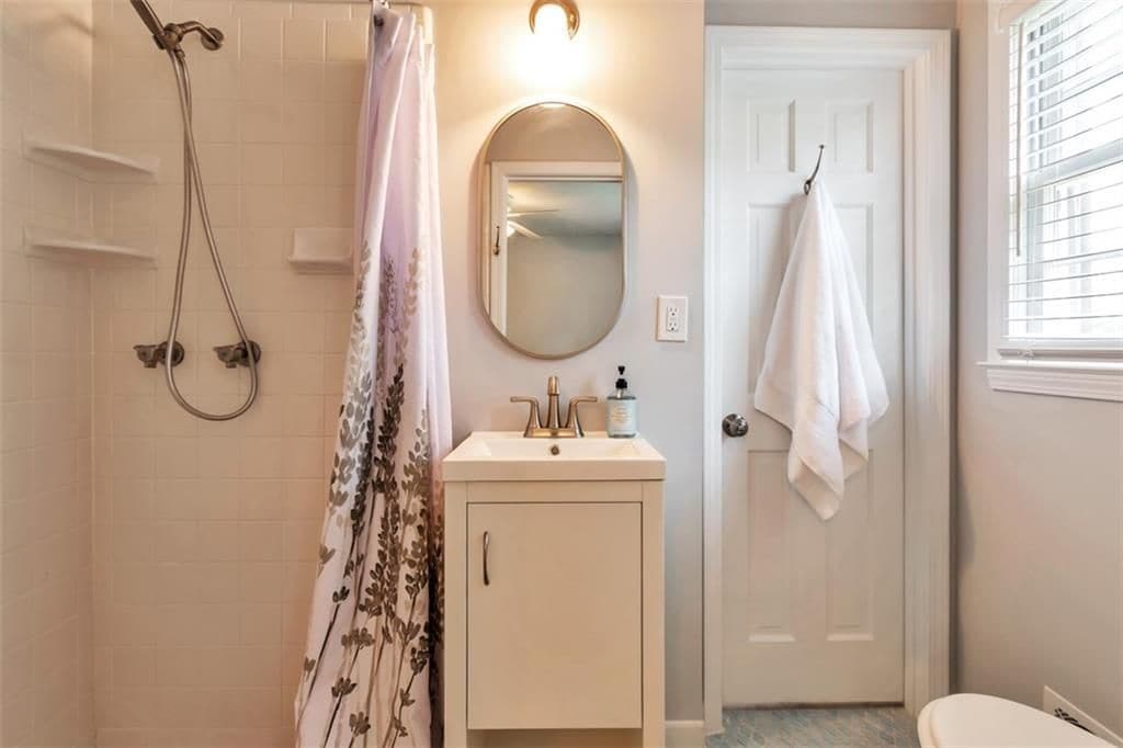 Building Photo - 759 Glen Cir SW